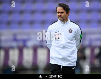 Aue, Germany. 18th Oct, 2020. Football: 2nd Bundesliga, FC Erzgebirge Aue - 1st FC Heidenheim, 4th matchday, at the Erzgebirgsstadion. Aue's coach Dirk Schuster. Credit: Robert Michael/dpa-Zentralbild/dpa - IMPORTANT NOTE: In accordance with the regulations of the DFL Deutsche Fußball Liga and the DFB Deutscher Fußball-Bund, it is prohibited to exploit or have exploited in the stadium and/or from the game taken photographs in the form of sequence images and/or video-like photo series./dpa/Alamy Live News