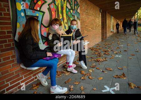 Kiel, Germany. 19th Oct, 2020. Pupils of a sixth grade of the Max-Planck-Schule-Kiel sit in the schoolyard during a break in class after the autumn holidays and wear everyday masks. Credit: Gregor Fischer/dpa/Alamy Live News Stock Photo