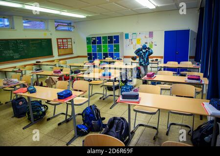 Kiel, Germany. 19th Oct, 2020. A pupil of a sixth grade of the Max-Planck-Schule-Kiel leaves the classroom for a few minutes for a ventilation break during the first class after the autumn holidays. Credit: Gregor Fischer/dpa/Alamy Live News Stock Photo