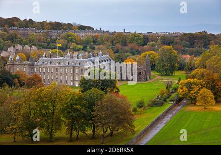 Holyrood Palace, Edinburgh, Scotland, UK. 19 October 2020. Cloudy at Holyrood with occasional showers, the lion rampant flag flying in the gusty breeze and the autumnal coloured leaves of the deciduous trees in the Palace grounds beginning to fall. Credit: Arch White/Alamy Live News. Stock Photo