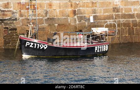 PZ1199 Small boat in Portreath Harbour, Cornwall, UK Stock Photo