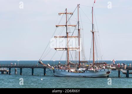 Binz, Germany. 17th Aug, 2020. The tall ship Loth Loriën has moored at the pier in the Baltic resort of Binz. Credit: Stephan Schulz/dpa-Zentralbild/ZB/dpa/Alamy Live News Stock Photo