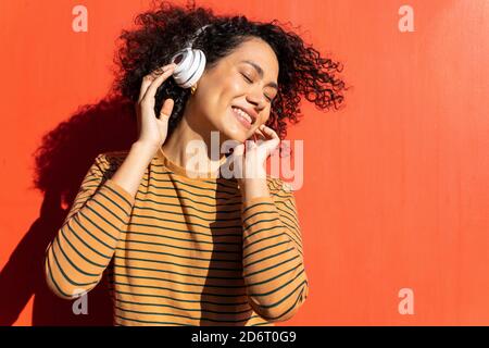 Crop anonymous male bartender in sterile gloves cutting pineapple with sharp knife while preparing healthy smoothie in summer cafe Stock Photo