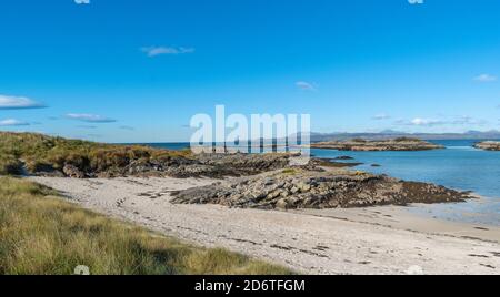 MALLAIG WEST COAST SCOTLAND THE SILVER SANDS AND ROCKS OF MORAR SEVERAL SANDY BEACHES LYING BETWEEN ARISAIG AND MORAR AT LOW TIDE Stock Photo