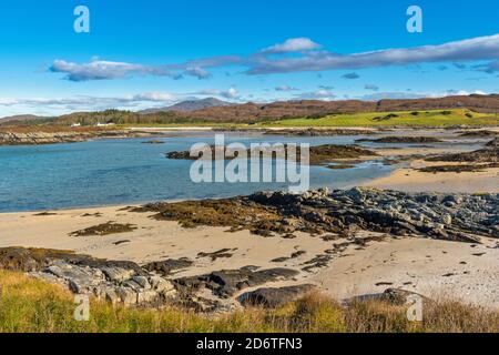 MALLAIG WEST COAST SCOTLAND THE SILVER SANDS OF MORAR SEVERAL SANDY BEACHES LYING BETWEEN ARISAIG AND MORAR Stock Photo