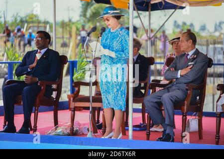 Queen Elizabeth II giving a speech accompanied by Prince Philip, Duke of Edinburgh to a visit to Queen's College to officiate at a stone laying ceremony for the new school building. Barbados, Caribbean. 1989 Stock Photo