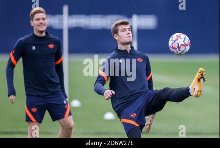 Leipzig, Germany. 19th Oct, 2020. Football: Champions League, group stage, Leipzigs player Hannes Wolf (r) on the ball. Credit: Jan Woitas/dpa-Zentralbild/dpa/Alamy Live News Stock Photo