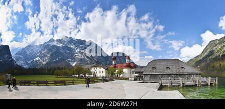 Schoenau, Deutschland. 19th Oct, 2020. Incidence at over 270! From tomorrow exit restrictions in Berchtesgadener Land. Archive photo: St.Bartholomae am Koenigssee, in the background the Watzmann, mountain range, massif, mountains, Alps, tourism, spring, landscape, weather image, Bavaria, lake | usage worldwide Credit: dpa/Alamy Live News Stock Photo