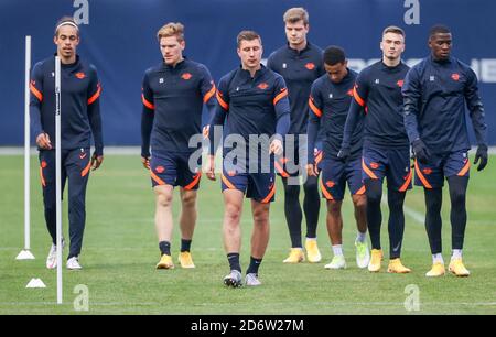 Leipzig, Germany. 19th Oct, 2020. Football: Champions League, group stage, RB Leipzig - Istanbul Basaksehir. Leipzig's players walk across the pitch during the final training. Credit: Jan Woitas/dpa-Zentralbild/dpa/Alamy Live News Stock Photo