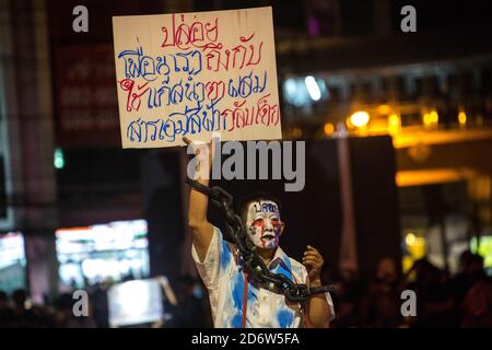 Bangkok, Thailand. 19th Oct, 2020. A pro-democracy protester wearing a costume seen holding a placard during an anti-government demonstration in the Thai capital. Thousands of pro-democracy protesters took the streets at Kaset Intersection demanding the resignation of Thailand Prime Minister and the reform of the monarchy for the fifth day after a ‘severe state of emergency' declared by Prime Minister Prayut Chan-o-cha. Credit: SOPA Images Limited/Alamy Live News Stock Photo