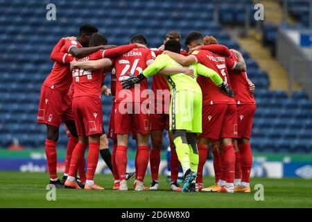 Nottingham Forest players form a huddle before kick off in Nottingham