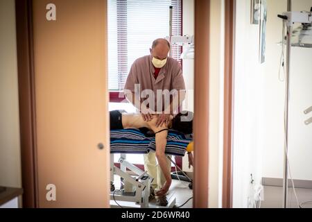 Physiotherapist wearing a surgery mask, France, june 2020. Stock Photo