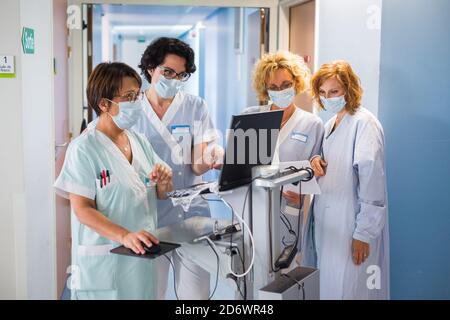 Resumption of activity in the multipurpose ambulatory surgery unit with monitoring of COVID health security protocols, Bordeaux hospital, may 2020. Stock Photo