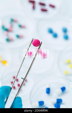 Drugs in petri dishes awaiting anaylsis, pharmaceutical research. Stock Photo