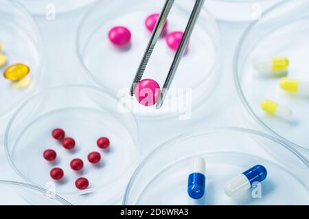 Drugs in petri dishes awaiting anaylsis, pharmaceutical research. Stock Photo