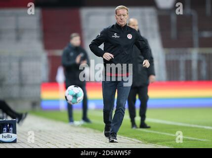 Hamburg, Germany. 19th Oct, 2020. Football: 2nd Bundesliga, 4th matchday, FC St. Pauli - 1st FC Nürnberg, at the Millerntor stadium. St. Paulis coach Timo Schultz on the sidelines. Credit: Selim Sudheimer/dpa - IMPORTANT NOTE: In accordance with the regulations of the DFL Deutsche Fußball Liga and the DFB Deutscher Fußball-Bund, it is prohibited to exploit or have exploited in the stadium and/or from the game taken photographs in the form of sequence images and/or video-like photo series./dpa/Alamy Live News Stock Photo