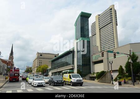 Nashville Convention Center and Renaissance Nashville Hotel on historical Broadway in downtown Nashville, Tennessee, USA. Stock Photo