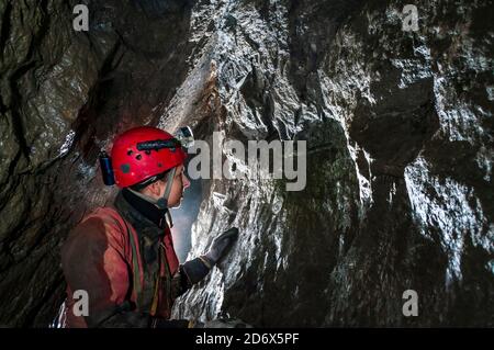 Ancient miners' gunpowder shotholes in the wall of a mineral vein in Odin Mine, Castleton, Derbyshire Stock Photo