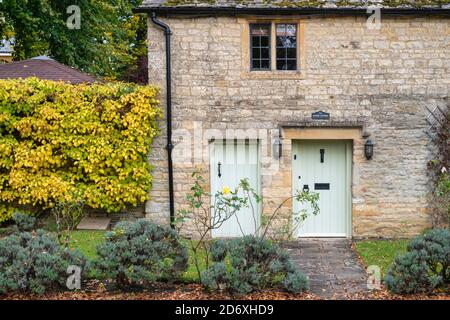 Cotswold stone cottage in the autumn. Lower Slaughter, Cotswolds, Gloucestershire, England Stock Photo