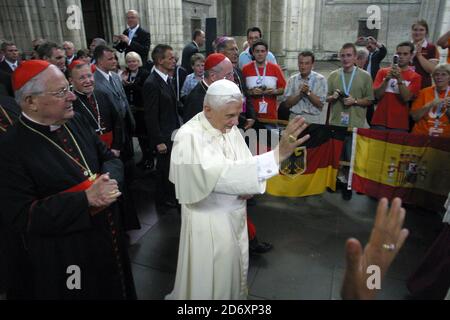 World Youth day in Germany , Cologne, 18.8.2005,  Pope Benedict XVI entering Cologne Cathedral during the Welcome Ceremony Stock Photo