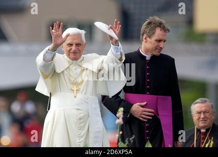 World Youth day in Germany , Cologne, 18.8.2005,  pope Benedict XVI with private secretary Georg Gaenswein (Gänswein) on ship during Rhine river tour Stock Photo
