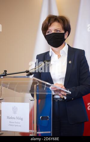 Warsaw, Mazovian, Poland. 20th Oct, 2020. Press Conference MARLENA MALAG, Minister of Family and Social Policy and Doctor MICHAL SUTKOWSKI .in the picture: MARLENA MALAG Credit: Hubert Mathis/ZUMA Wire/Alamy Live News Stock Photo