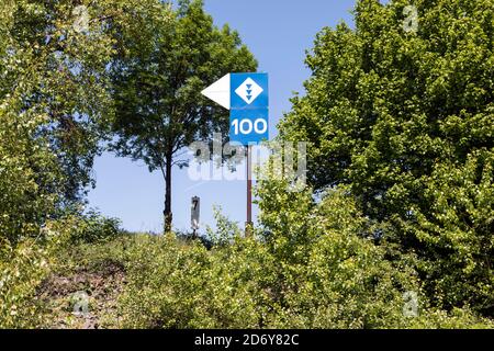 Inland waterway sign: Berths for a pusher vessel - on the dike on the Rhine in Duisburg-Friemersheim Stock Photo