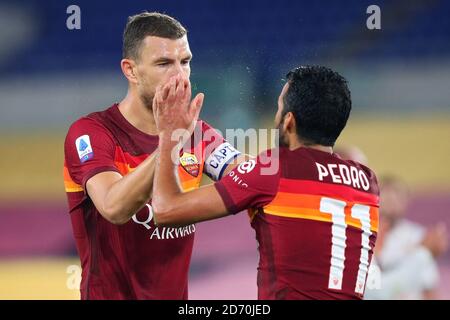 Pedro Rodriguez As Roma din Dzeko (R) and Pedro Rodriguez congratulate each other during the ...