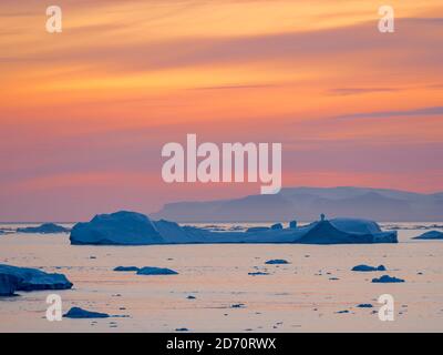 Ilulissat Icefjord also called kangia or Ilulissat Kangerlua, sunset over Disko Bay. The icefjord is listed as UNESCO world heritage. America, North A Stock Photo