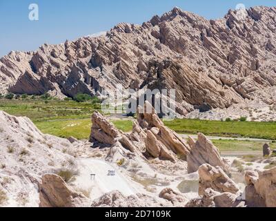 Famous Routa 40 crossing Quebrada de Las Flechas in the region Valles Calchaquies, province Salta.    South America, Argentina, Cafayate, November Stock Photo