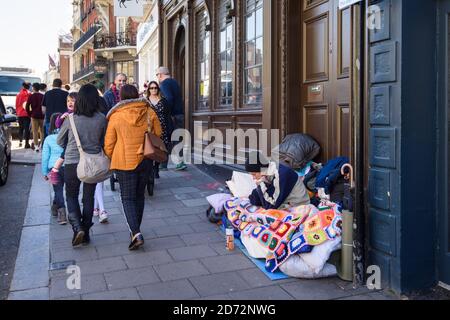 Homeless people on the High Street in Windsor, Berkshire. Local council leader Simon Dudley controversially called on police to clear rough sleepers from Windsor before the royal wedding. Picture date: Thursday April 5th, 2018. Photo credit should read: Matt Crossick/ EMPICS Entertainment. Stock Photo