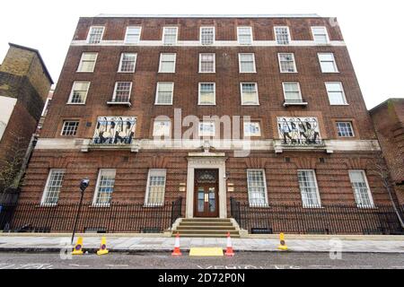 General view of the Lindo Wing, the private ward at St Mary's Hospital, London, where barriers were put up yesterday in anticipation of the Duchess of Cambridge having her third child there. Picture date: Monday April 9th, 2018. Photo credit should read: Matt Crossick/ EMPICS Entertainment. Stock Photo