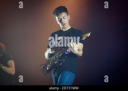 Ten Tonnes (real name Ethan Barnett) supporting brother George Ezra at Wembley Arena in London. Picture date: Thursday November 15th, 2018. Photo credit should read: Matt Crossick/ EMPICS Entertainment. Stock Photo