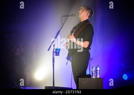 George Ezra performing at Wembley Arena in London. Picture date: Thursday November 15th, 2018. Photo credit should read: Matt Crossick/ EMPICS Entertainment. Stock Photo