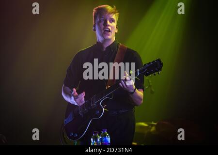 George Ezra performing at Wembley Arena in London. Picture date: Thursday November 15th, 2018. Photo credit should read: Matt Crossick/ EMPICS Entertainment. Stock Photo