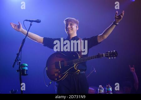 George Ezra performing at Wembley Arena in London. Picture date: Thursday November 15th, 2018. Photo credit should read: Matt Crossick/ EMPICS Entertainment. Stock Photo