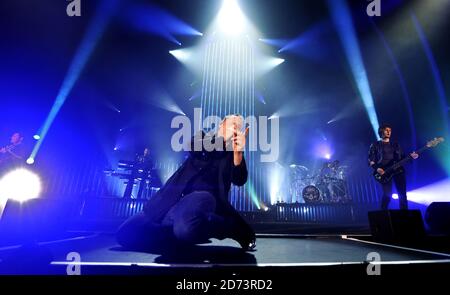 Jim Kerr of Simple Minds performs live at Wembley Arena in north London Stock Photo