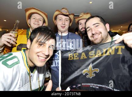 New Orleans Saints fans watch warmups before an NFL football game ...