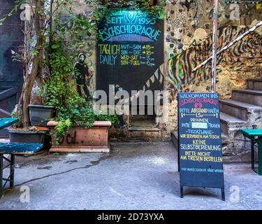 Soupape à flotteur Banque d'images détourées - Alamy