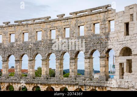 Details of arches and pillars in the exterior walls of the iconic ancient Roman amphitheatre at Pula, Istria, Croatia, a leading tourist attraction Stock Photo