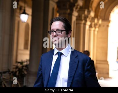 London, UK. 20th Oct, 2020. Alex Burghart, Parliamentary Private Secretary to Boris Johnson, arrives back after weekly Cabinet meeting. Credit: Mark Thomas/Alamy Live News Stock Photo