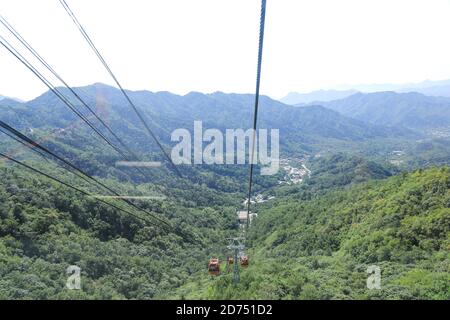 Gondola lift going up to the Mutianyu section of the great wall of China Stock Photo