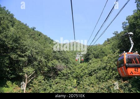 Gondola lift going up to the Mutianyu section of the great wall of China Stock Photo