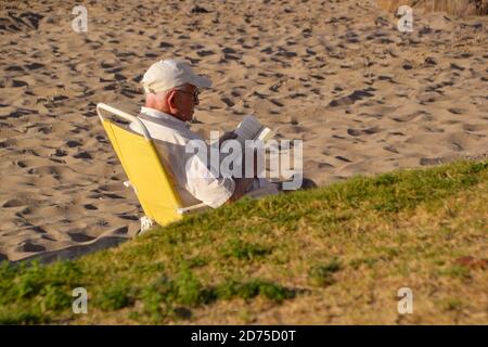 Old men reading the newspaper Stock Photo