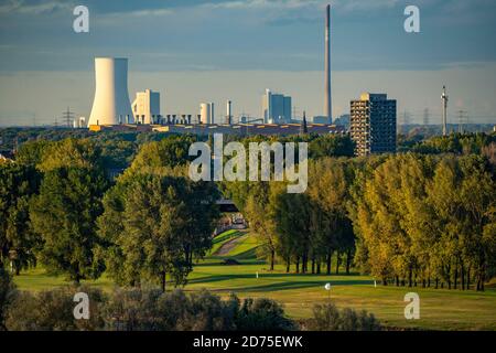 View over the Rhine landscape near Duisburg, to the north, Thyssenkrupp Steel, Bruckhausen steelworks, STEAG combined heat and power plant Walsum, Sch Stock Photo