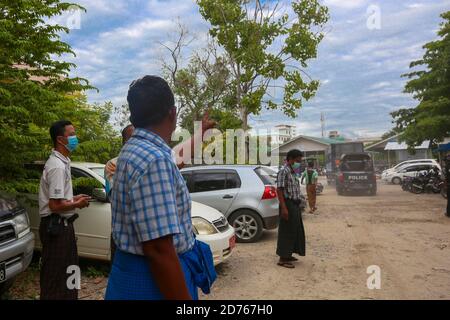 Mandalay, Myanmar. 20th Oct, 2020. A man named Nagar shouting at Kyaw Myint to get out of the prison car for the 500 kyat he had borrowed him.The United Democratic party chairman, U Kyaw Myint who was arrested for absconding, was arraigned for the third time in Chan Aye Thar Zan Township Court. Credit: SOPA Images Limited/Alamy Live News Stock Photo