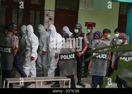 Mandalay, Myanmar. 20th Oct, 2020. U Kyaw Myint, being escorted to court by police wearing the personal protective equipment suit PPE.The United Democratic party chairman, U Kyaw Myint who was arrested for absconding, was arraigned for the third time in Chan Aye Thar Zan Township Court. Credit: SOPA Images Limited/Alamy Live News Stock Photo