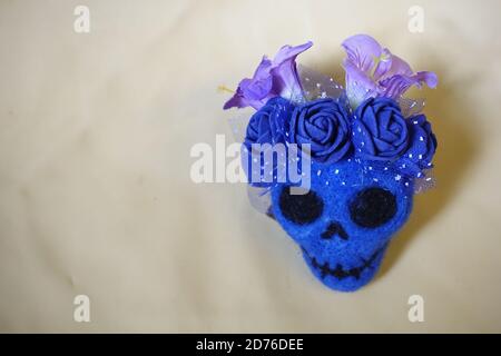 Nadel Gefilzt Totenkopf Zeichnung,Schlüssel Anhänger,Day of the dead festival,Filz Totenkopfe. Stock Photo