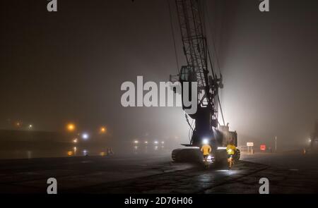 Cork City, Cork, Ireland. 21st October, 2020. Early morning runners out for a jog on a foggy morning at the docks on Kennedy Quay in Cork City, Cork, Ireland. - Credit; David Creedon / Alamy Live News Stock Photo