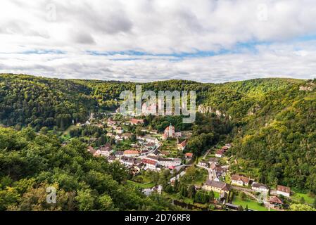 Beautiful scenery of Hardegg town in Austria with ruins castle and beautiful landscape of Thaytal and Podyji national parks from Hardeggska vyhlidka v Stock Photo